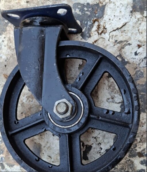 גלגל ברזל יצוק דקורטיבי – תושבת מסתובבת (Heavy-Duty Swivel Caster – תמונה 3